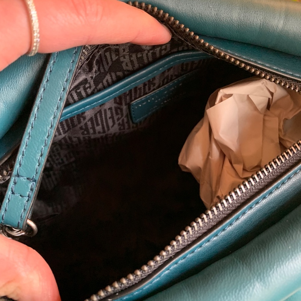 SOLD⛔️Authentic KURT GEIGER LONDON QUILTED LEATHER CONVERTIBLE TOP ZIP CLUTCH - Picture 4 of 16